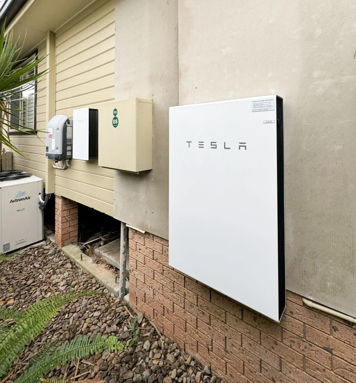 Tesla Powerwall battery providing blackout backup